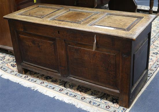 An 18th century panelled oak coffer W.118cm